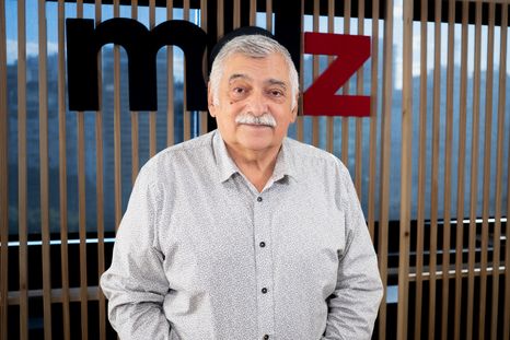 El especialista en OVNIs, Dante Franch, visitó el estudio de MDZ. El especialista en OVNIs, Dante Franch, visitó el estudio de MDZ.