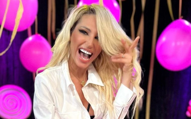 Vicky Xipolitakis mostró sus fotos de colegiala en el programa de Vero Lozano. Foto: Instagram Vicky Xipolitakis