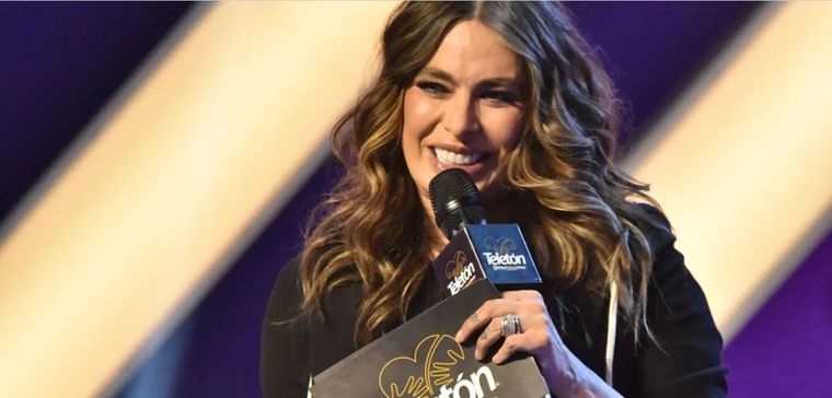 Galilea Montijo deslumbró recientemente en la gala de Hombres GQ con un vestido de noche corto firmado por David Koma. Foto: Las luces del siglo - lucesdelsiglo.com