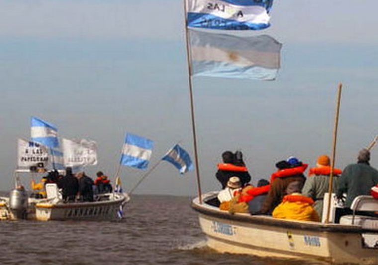 Las lanchas saldrán en minutos hacia Uruguay.