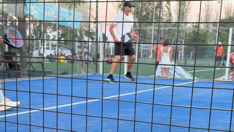 Toedli juega padel