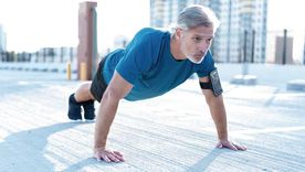 Los ejercicios para tonificar el abdomen plano con el paso del tiempo.