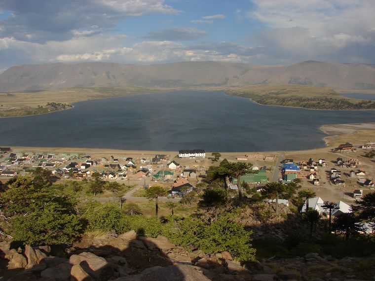 Caviahue: naturaleza, termas y nieve al pie de un volc&aacute;n