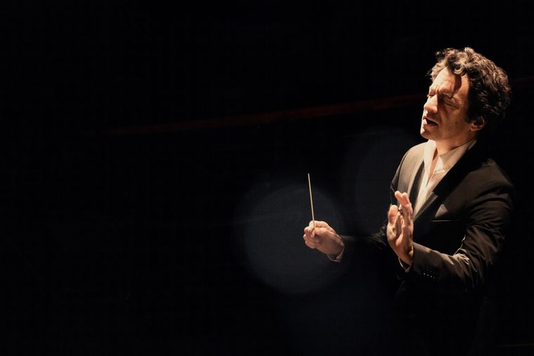 La Orquesta Estable del Teatro Colón presentará 3 conciertos dirigidos por su director Alejo Pérez. La Orquesta Estable del Teatro Colón presentará 3 conciertos dirigidos por su director Alejo Pérez.