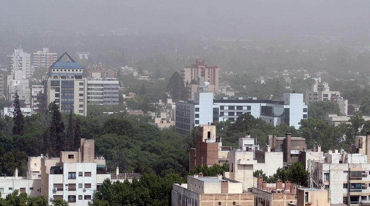 El Zonda podría bajar al llano en la jornada de este lunes Foto: ALF PONCE MERCADO / MDZ
