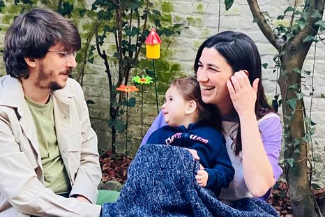 La vida de Pablo Garrigós y Almudena Velasco cambió cuando les dijeron que su hija Laia tenía una enfermedad ultra rara. La vida de Pablo Garrigós y Almudena Velasco cambió cuando les dijeron que su hija Laia tenía una enfermedad ultra rara.