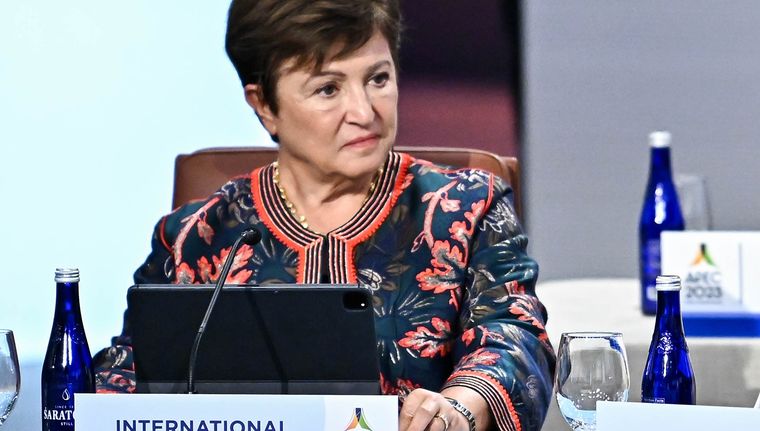 El presidente Javier Milei marcó la pauta general de su gestión económica enfatizando en un ajuste del 60% del gasto público y un 40% de suba de impuestos. Foto: EFE