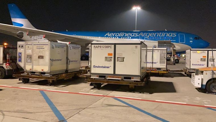 Hoy parte un nuevo vuelo a China para traer vacunas Sinopharm