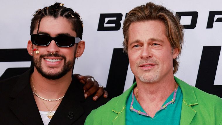 BAD BUNNY Y BRAD PITT BAD BUNNY Y BRAD PITT EN LA ALFOMBRA ROJA DE BULLET TRAIN Foto: AFP