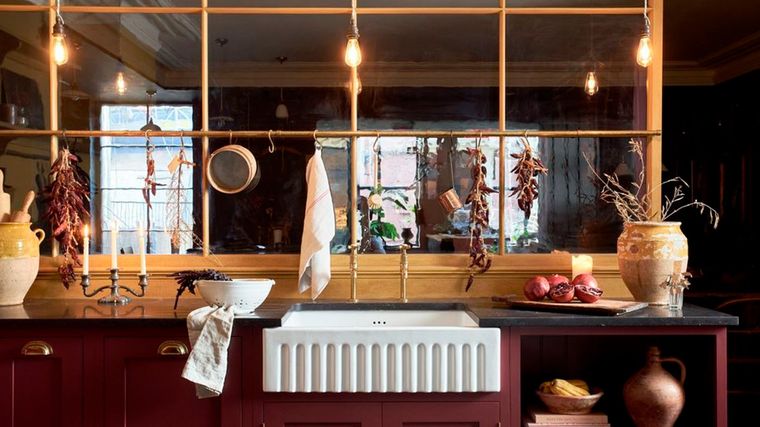 El rojo con el amarillo están está experimentando un renacimiento. Foto: deVOL Kitchens