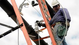 Edemsa no se detiene y continúa con los trabajos de mantenimiento durante el fin de semana. Edemsa no se detiene y continúa con los trabajos de mantenimiento durante el fin de semana.