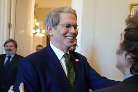 Scott Bessent y Javier Milei, presidente de Argentina, se han visto en Estados Unidos recientemente. Foto Efe Scott Bessent y Javier Milei, presidente de Argentina, se han visto en Estados Unidos recientemente. Foto Efe