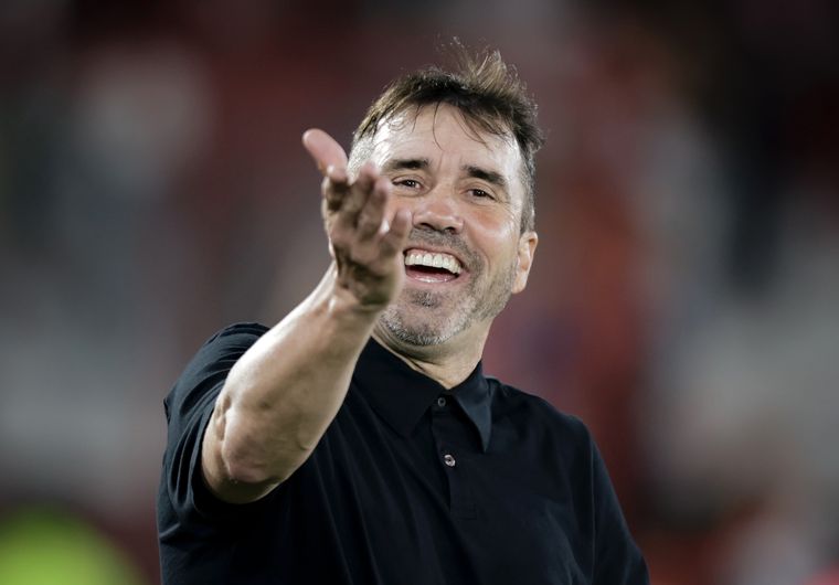 Coudet no se mostró conforme con Ramírez tras el penal a favor de Huracán.