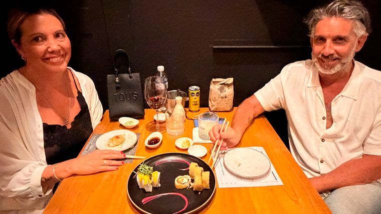 Miguel Ángel Bauzá y Lorena Henríquez llegaron decididos: ¡amamos el sushi de Pez Globo! Miguel Ángel Bauzá y Lorena Henríquez llegaron decididos: ¡amamos el sushi de Pez Globo!