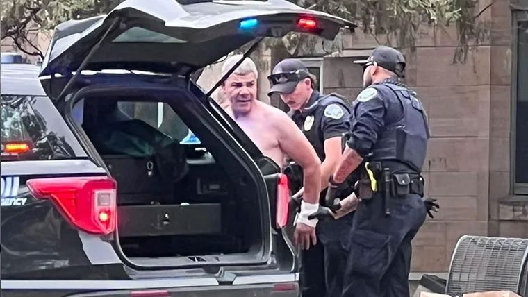 El sospechoso fue detenido y aún no se conocen sus motivos.