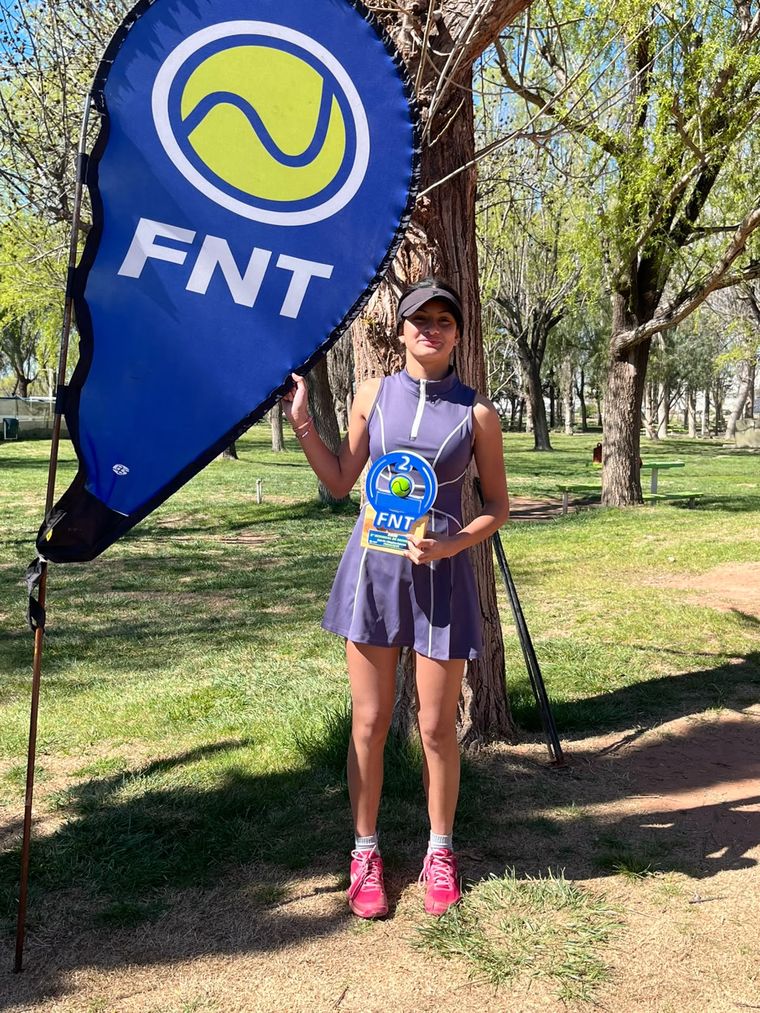 La mendocina sigue sumando experiencia en torneos nacionales y regionales y mantiene el puesto 15 del ranking nacional Sub-14.  