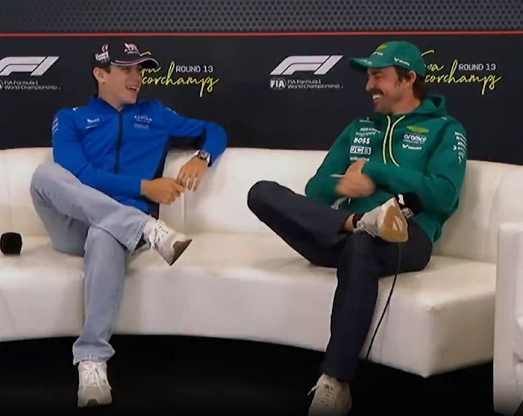 Colapinto y Alonso sonríen en un Media Day previo al GP de Bélgica 2025: maestro y alumno siempre tuvieron muy buena onda. Colapinto y Alonso sonríen en un Media Day previo al GP de Bélgica 2025: maestro y alumno siempre tuvieron muy buena onda. 