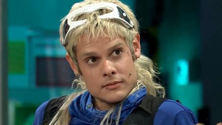 El guitarrista Ca7riel bromeó sobre su práctica de sexo tantra ante un David Broncano que no podía creer el relato. El guitarrista Ca7riel bromeó sobre su práctica de sexo tantra ante un David Broncano que no podía creer el relato.