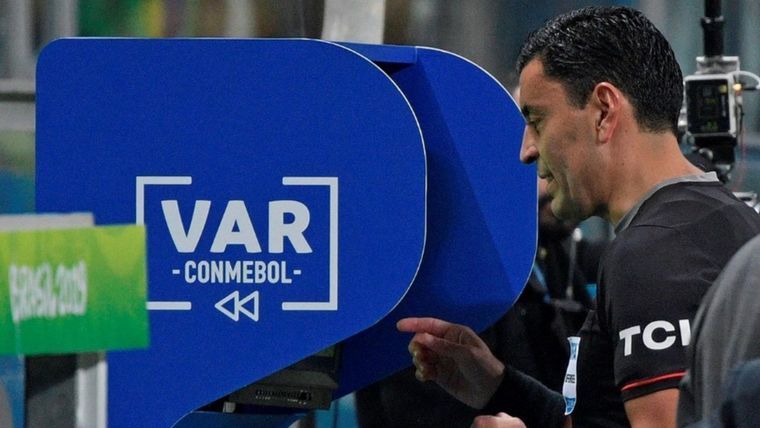 El VAR de Conmebol sufrirá una modificación. Foto: Archivo