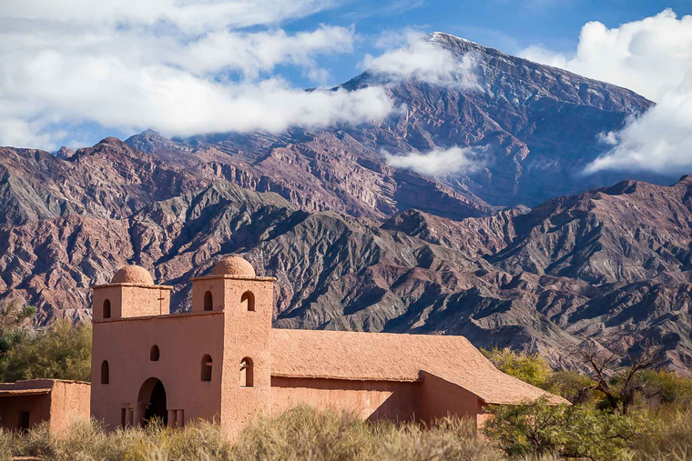 La Ruta del Adobe suma historia y arquitectura tradicional a este paisaje único de Catamarca. La Ruta del Adobe suma historia y arquitectura tradicional a este paisaje único de Catamarca.