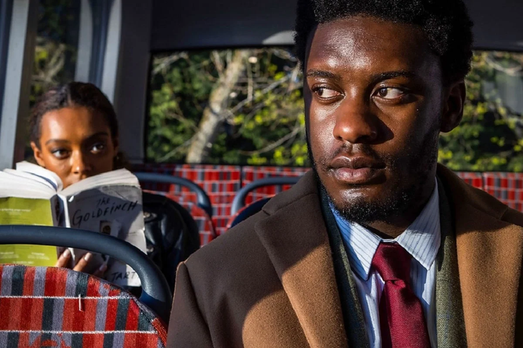 Netflix: la miniserie de cuatro capítulos ideal para hacer una maratón No me conocen es una serie británica de cuatro capítulos. Foto: Netflix