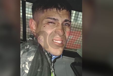 Botta en la movilidad policial, luego de la persecución en la que fue capturado. Botta en la movilidad policial, luego de la persecución en la que fue capturado.