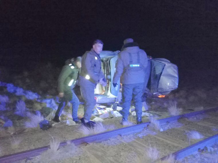 El auto fue localizado por efectivos de Gendarmería a unos kilometros del lugar. Foto: Gendarmería Nacional El auto fue localizado por efectivos de Gendarmería a unos kilometros del lugar. Foto: Gendarmería Nacional