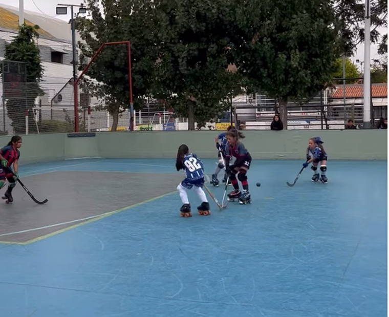 El hockey en su estado más puro y lúdico. El hockey en su estado más puro y lúdico.