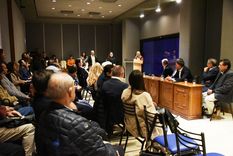 El nuevo clúster minero-energético de Mendoza busc mejorar la competitividad de las empresas locales. El nuevo clúster minero-energético de Mendoza busc mejorar la competitividad de las empresas locales.
