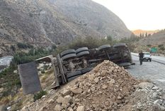 Así quedó el camión tolva siniestrado. Foto: Gentileza. Así quedó el camión tolva siniestrado. Foto: Gentileza.