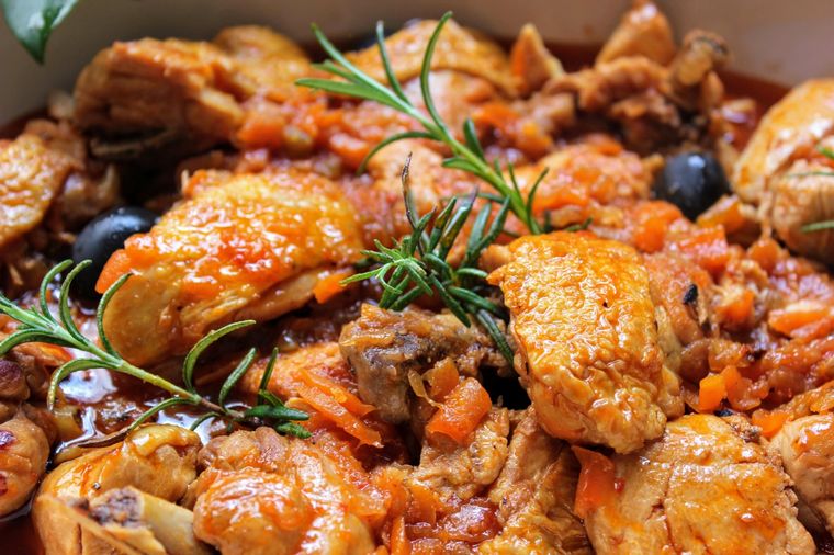 Admira este delicioso pollo ¡su sabor se ganará tu corazón!
