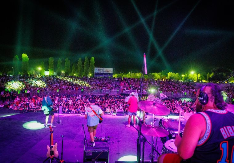 El festival maipucino hizo vibrar a las familias a puro rock en su primera jornada. Foto: Cortesía Municipalidad de Maipú