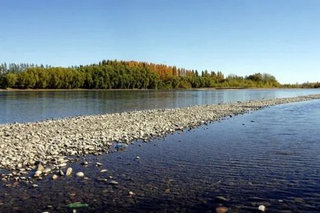 Un adolescente de 14 años murió ahogado este jueves por la tarde mientras se bañaba en el río Limay, en el sector conocido como La Herradura, cerca de Plottier. Un adolescente de 14 años murió ahogado este jueves por la tarde mientras se bañaba en el río Limay, en el sector conocido como La Herradura, cerca de Plottier.