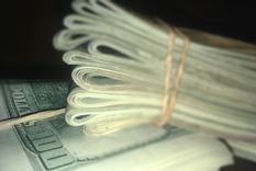 Por primera vez el dólar oficial tuvo una cotización por arriba del precio máximo que indica el Gobierno nacional.