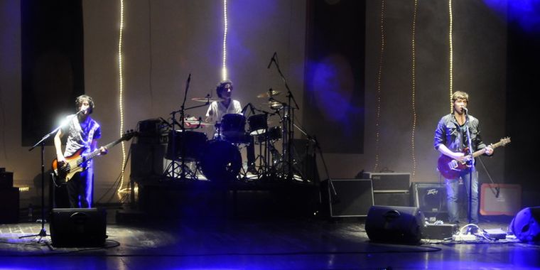 Santo Tabú hizo una impecable presentación para luego dejarle la cancha caliente a Orbis Tertius. Foto: Alf Ponce / MDZ