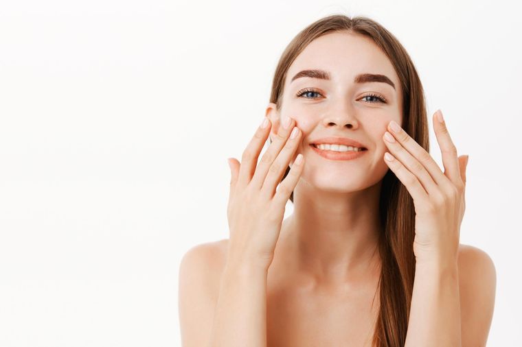 La limpieza del rostro con productos naturales es una alternativa saludable. Foto: Archivo