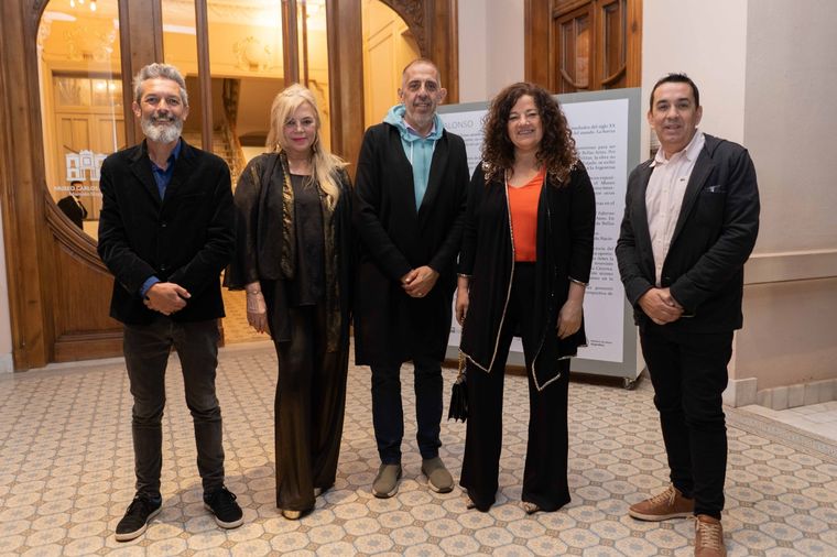 La foto institucional, al momento de la inauguración. Foto: Gentileza