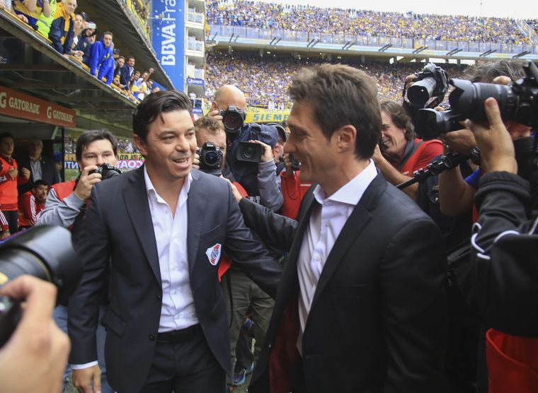 Marcelo Gallardo junto a Guillermo Barros Schelotto en la Bombonera. Marcelo Gallardo junto a Guillermo Barros Schelotto en la Bombonera.