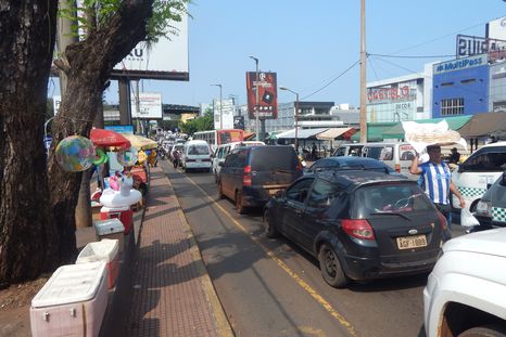 Ciudad del Este en Paraguay fue una de las localidades que atrajo más visitantes argentinos el fin de semana, en busca de gangas para las fiestas navideñas.