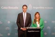 Manuel Adorni junto a Gabriela Cerruti Foto: Twitter Manuel Adorni