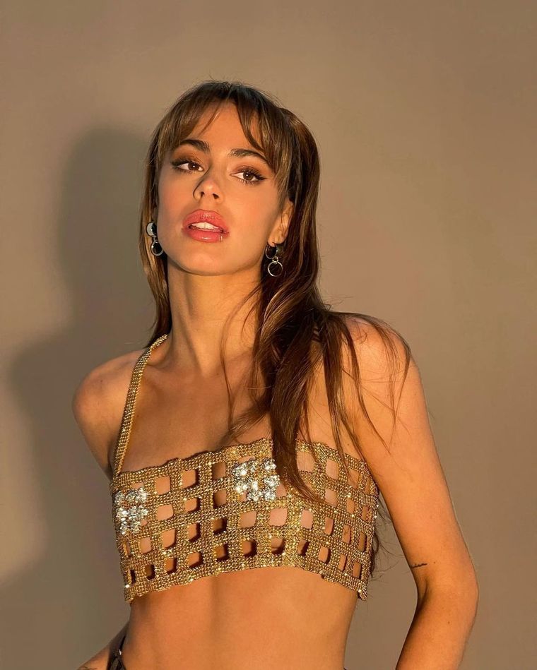Tini Stoessel viene recargada este 2022, con decenas de looks con jeans a la cadera. Foto: Instagram