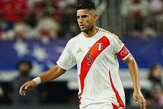 Zambrano y una advertencia a un jugador de Boca en la previa del partido por la Libertadores. Foto: Instagram @ carloszambrano5 Zambrano y una advertencia a un jugador de Boca en la previa del partido por la Libertadores. Foto: Instagram @ carloszambrano5