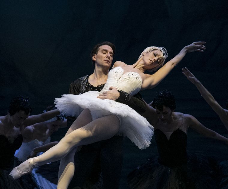 El Teatro Colón ofrece una cuidada versión de El Lago de los Cisnes. Foto: Prensa Teatro Colón