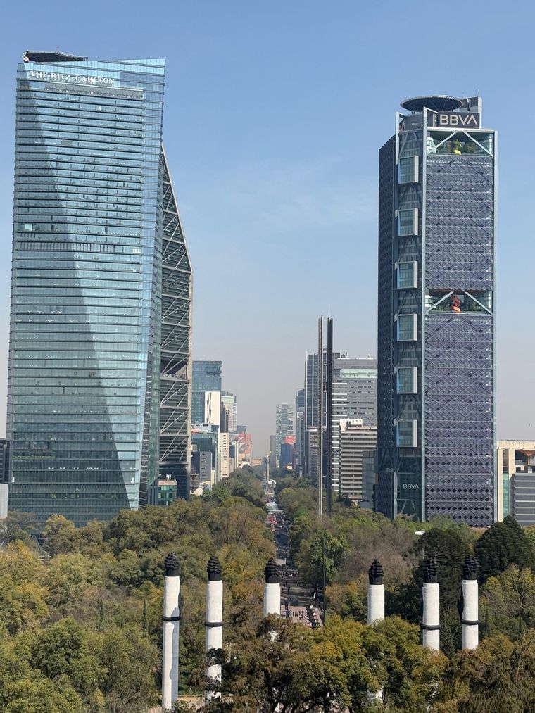 Los rascacielos que escoltan la Ciudad de México. Foto: Antonio Riccobene/MDZ