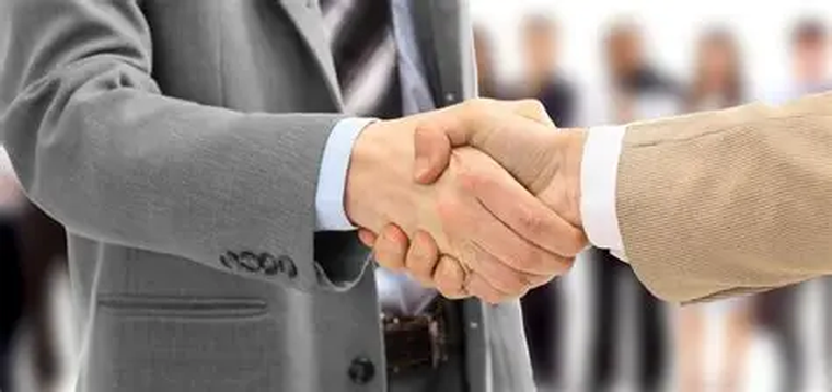 La manera en que hablamos, incluyendo el ritmo y la intensidad, puede influir en la recepción del mensaje. La manera en que hablamos, incluyendo el ritmo y la intensidad, puede influir en la recepción del mensaje.