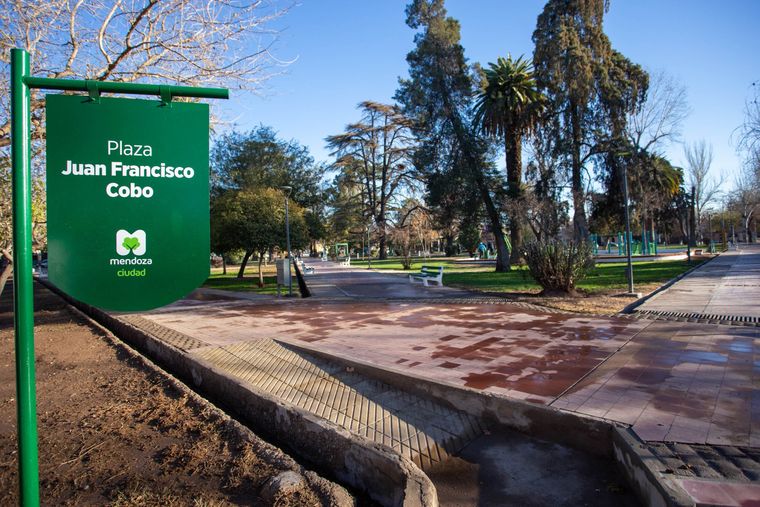 La puesta en valor de la Plaza Cobo apunta a generar un espacio moderno, accesible y con nuevos sectores para la recreación y el encuentro vecinal.