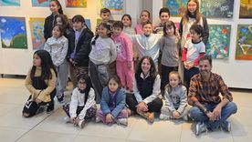Los pequeños artistas juntos a los profes del taller Daniela Valdez y Claudio Escobar. Mirá la galería de imágenes al final de la nota.