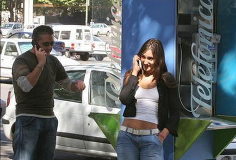 La CNC es cuestionada por no defender a los usuarios telefónicos.