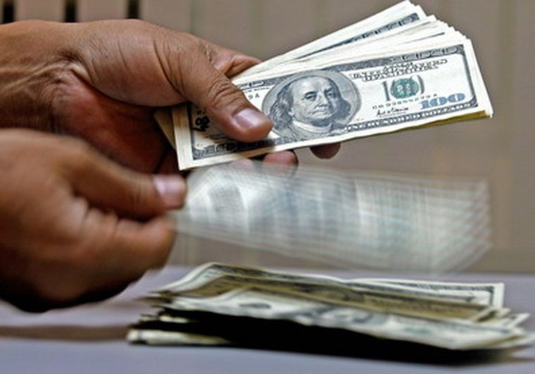 El dólar siguió su caída por la presión del Banco Central Foto: NA