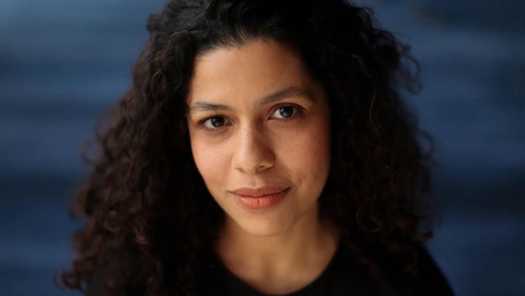 Arianna de Sousa-García es la autora de "Atrás queda la tierra", en el que le explica a su hijo su salida de Venezuela y una nueva vida en Chile.